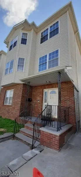 239 1St St, Elizabeth City, NJ 07206