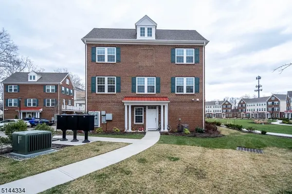 36 Litchfield Ln, Fair Lawn Boro, NJ 07410