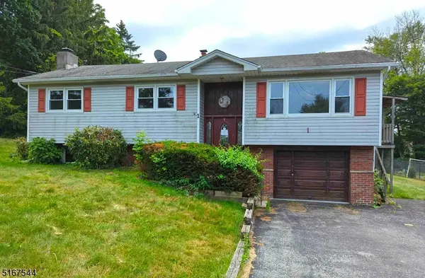 1 Trefoil Ln, Vernon Twp., NJ 07462