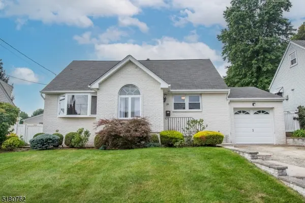 39 Susan Ct, Clifton City, NJ 07012