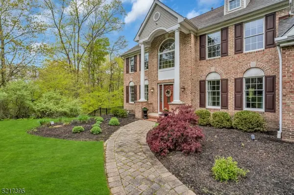 7 Lenore Ct, Washington Twp., NJ 07853