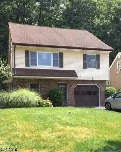 474 Skyline Lake Dr, Ringwood Boro, NJ 07456