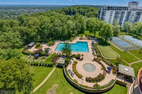 2 Claridge Dr. 11NW #11NW, Verona Twp., NJ 07044