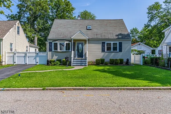 4 Elm St, Bloomingdale Boro, NJ 07403