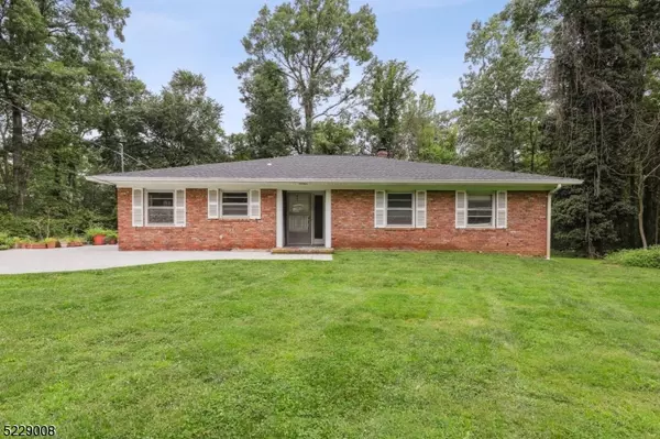 144 Stanie Glen Rd, Watchung Boro, NJ 07069