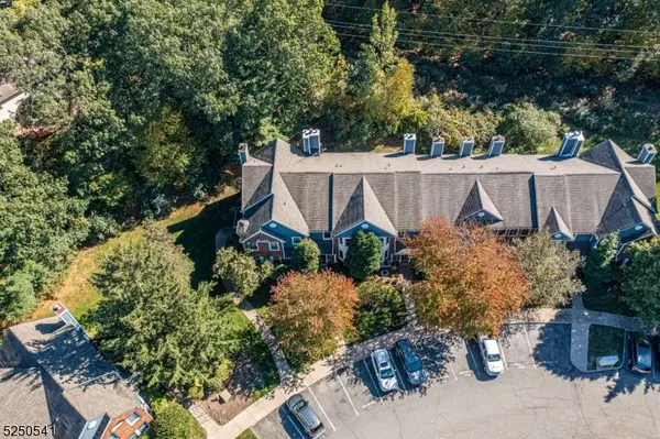 97 Laurelwood Ct, Rockaway Twp., NJ 07866