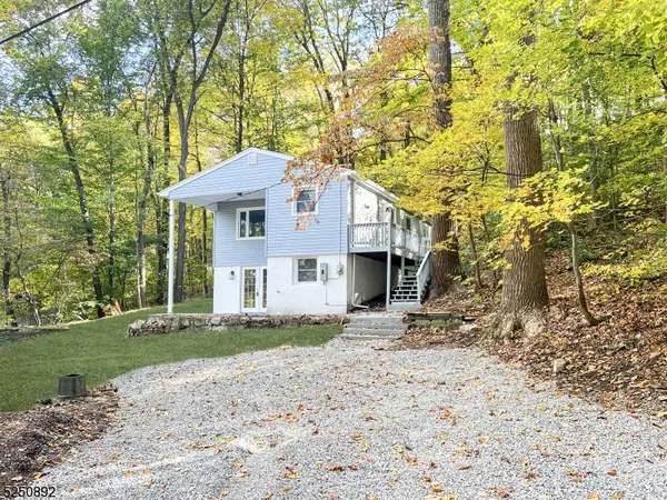 22 Pine St, Vernon Twp., NJ 07462