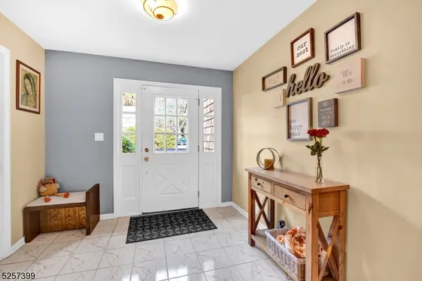 7 Essex Dr, Mendham Boro, NJ 07945