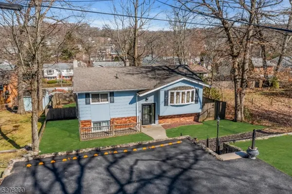 5 Metro Trl, Hopatcong Boro, NJ 07843