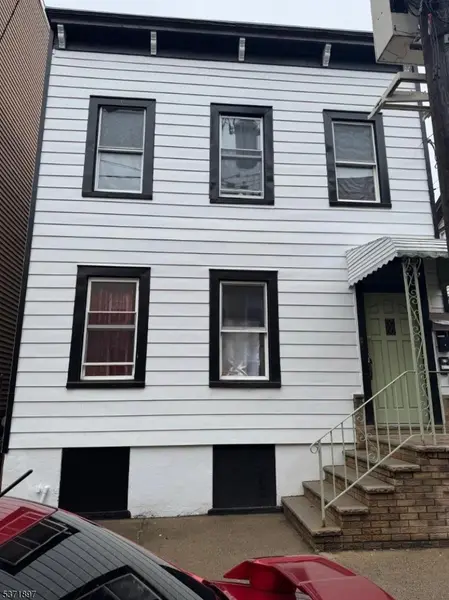 96 Nichols St, Newark City, NJ 07105