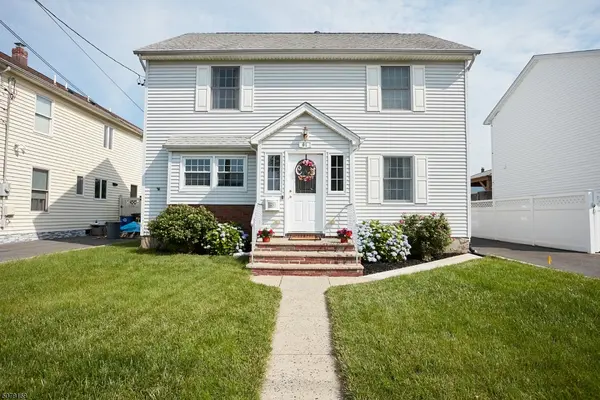 61 Memorial Pl, Elmwood Park Boro, NJ 07407