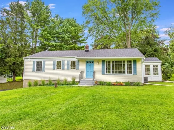 3 Maude Ln, Washington Twp., NJ 07840