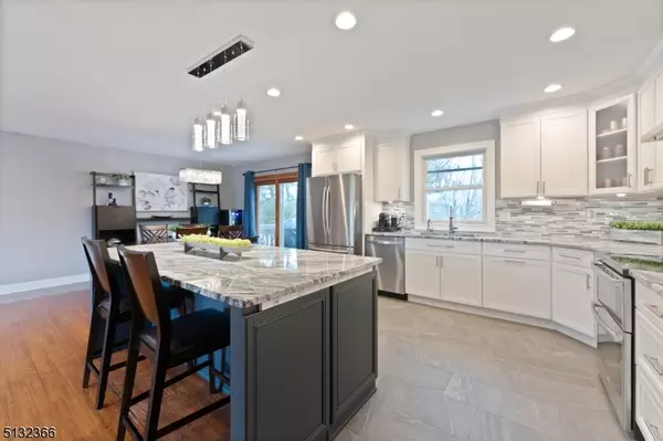 11 Piney Woods Dr, Hillsborough Twp., NJ 08844