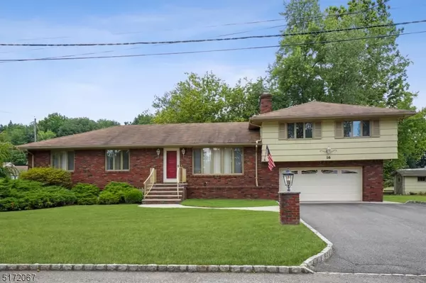 16 Tobia Pl, Fairfield Twp., NJ 07004