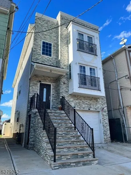 19 Butler St, Elizabeth City, NJ 07206