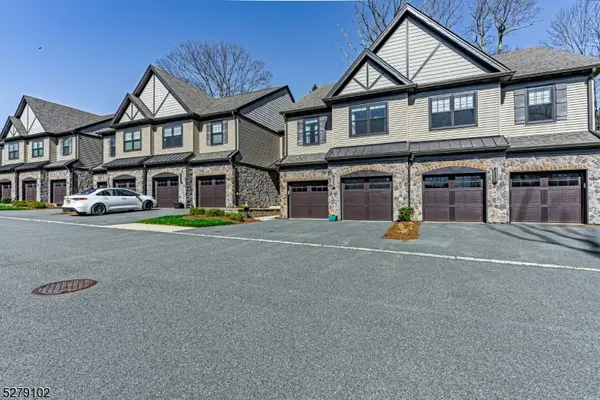 105 Mariners Pointe, Hopatcong Boro, NJ 07843