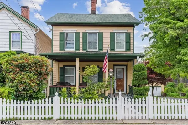 45 Halsted St, Newton Town, NJ 07860