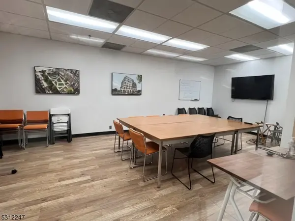 Millburn Twp., NJ 07041,27 Bleeker St