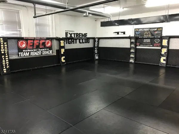 Woodland Park, NJ 07424,10 Squirrelwood Rd