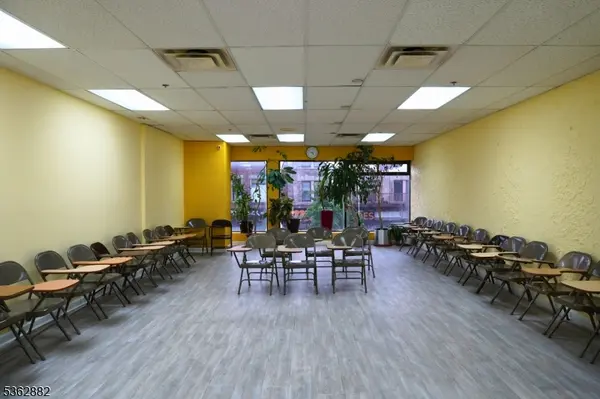 West New York Town, NJ 07093,5619 Bergenline Ave