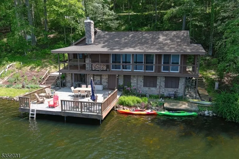 58 E Shore Trl, Sandyston Twp., NJ 07826