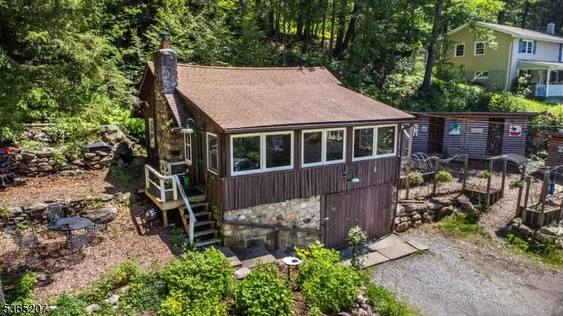 31 E Shore Trl, Sandyston Twp., NJ 07826