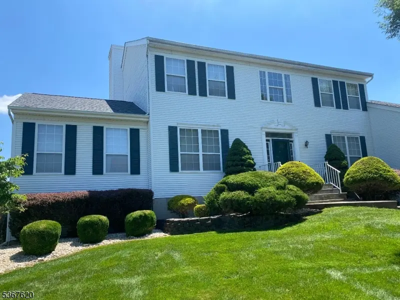 7 Country Woods Dr, South Brunswick Twp., NJ 08824