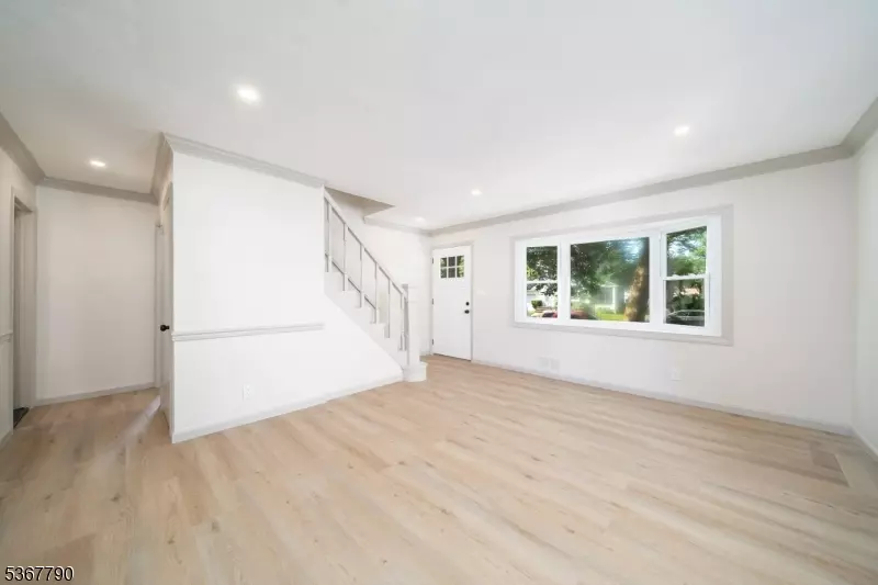 670 W Hazelwood Ave, Rahway City, NJ 07065