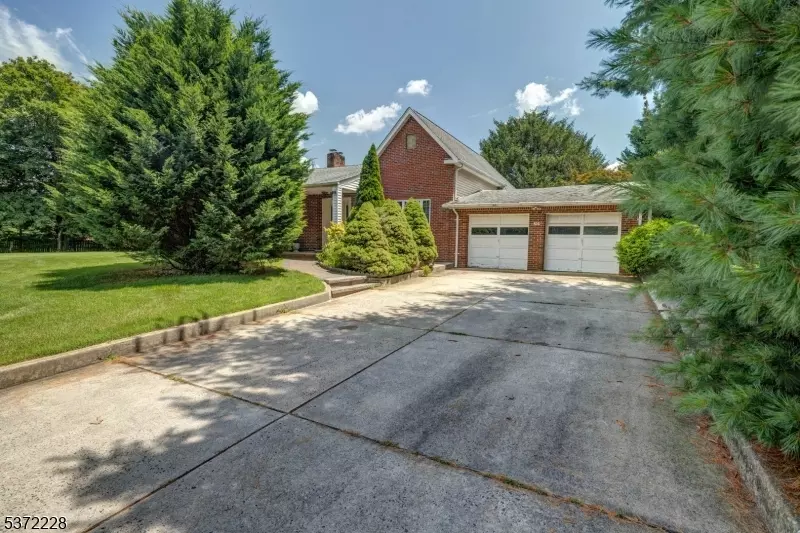 294 Fresh Ponds Rd, South Brunswick Twp., NJ 08902