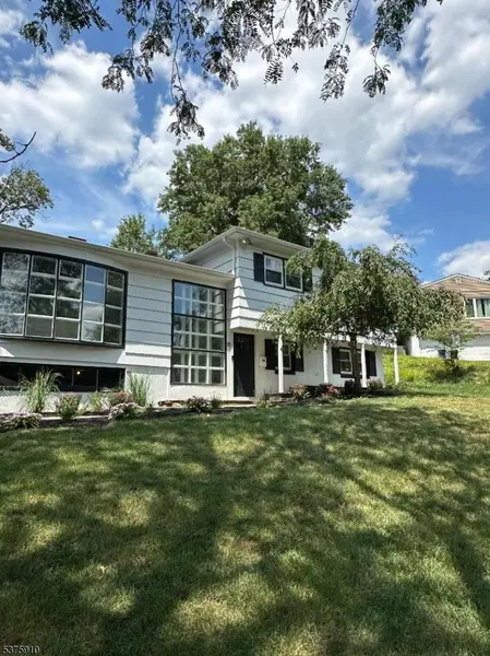 15 W Korwel Cir, West Orange Twp., NJ 07052