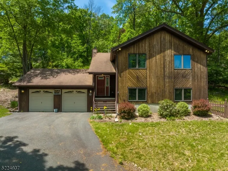 43 Brooklyn Stanhope Rd, Hopatcong Boro, NJ 07874