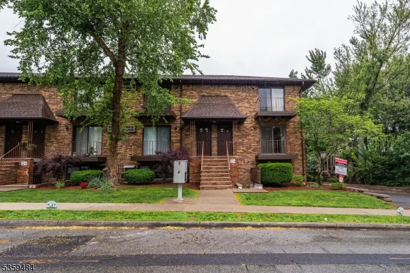 Clifton City, NJ 07011,8 Sewall Ave #6B