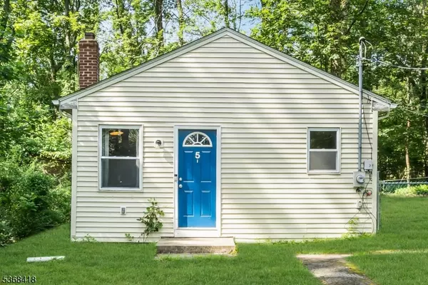 5 Iroquois Trl, Mount Olive Twp., NJ 07828