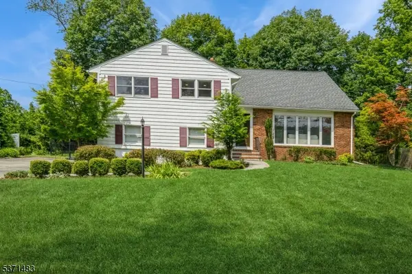 12 Broadlawn Dr, Livingston Twp., NJ 07039