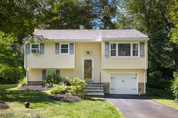 3 Sandy Hill Rd, Vernon Twp., NJ 07419