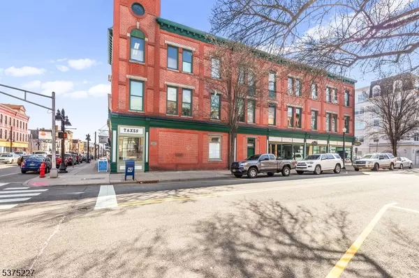 Dover Town, NJ 07801,16 W Black Well St6S War