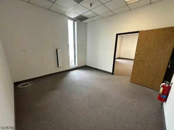 Fair Lawn Boro, NJ 07410,17-10 River Rd