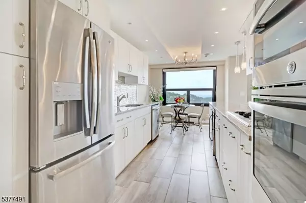 Verona Twp., NJ 07044,2 Claridge Dr. 8LW