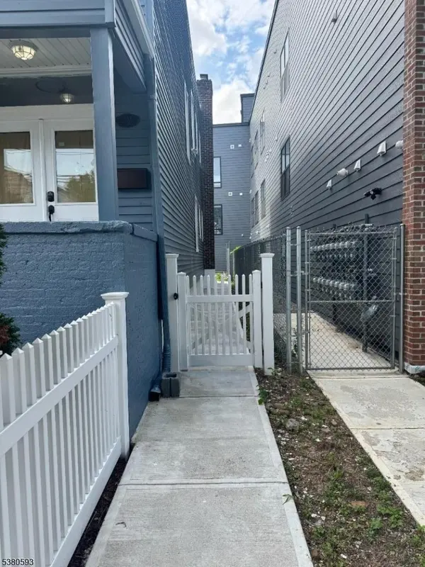 Newark City, NJ 07103,359 S 20Th St