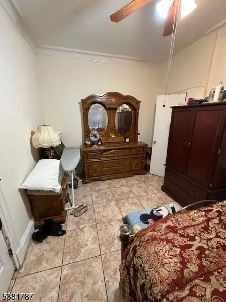 Newark City, NJ 07107,323 N 7Th St