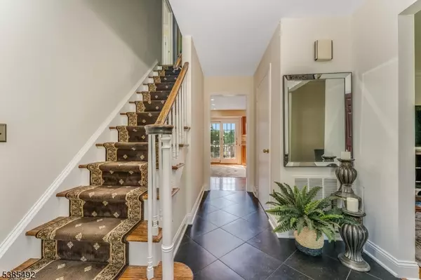 Mendham Twp., NJ 07945,48 W Main St