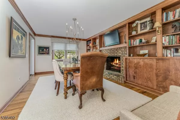 Mendham Twp., NJ 07945,48 W Main St