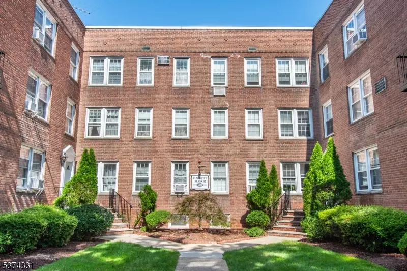 126 Hackett Pl #303, Rutherford Boro, NJ 07070