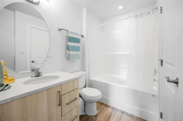 Duncan, BC V9L 1T3,15 Canada Ave #403