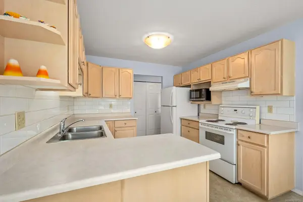 Comox, BC V9M 3M7,1902 Comox Ave #103