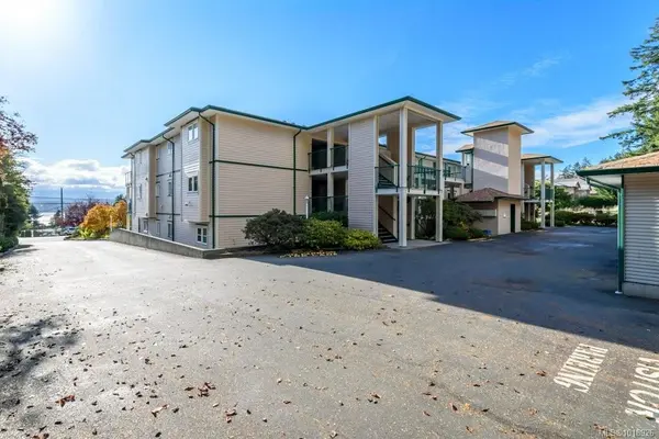 Comox, BC V9M 3M7,1876 Comox Ave #14