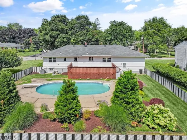 8 Marts Ln, Montville Twp., NJ 07058