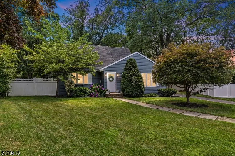 11 Dean Ct, Rutherford Boro, NJ 07070