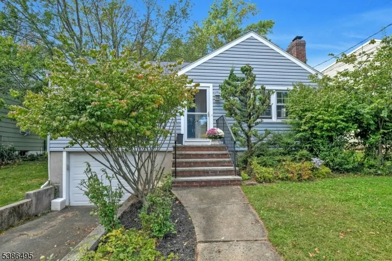 15 La Grande Ave, Fanwood Boro, NJ 07023