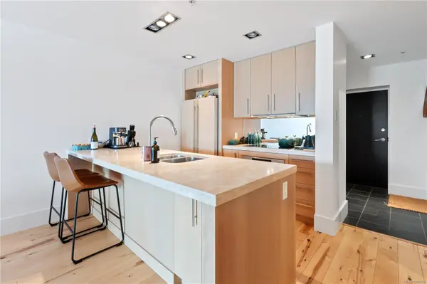 Tofino, BC V0R 2Z0,368 Main St #203